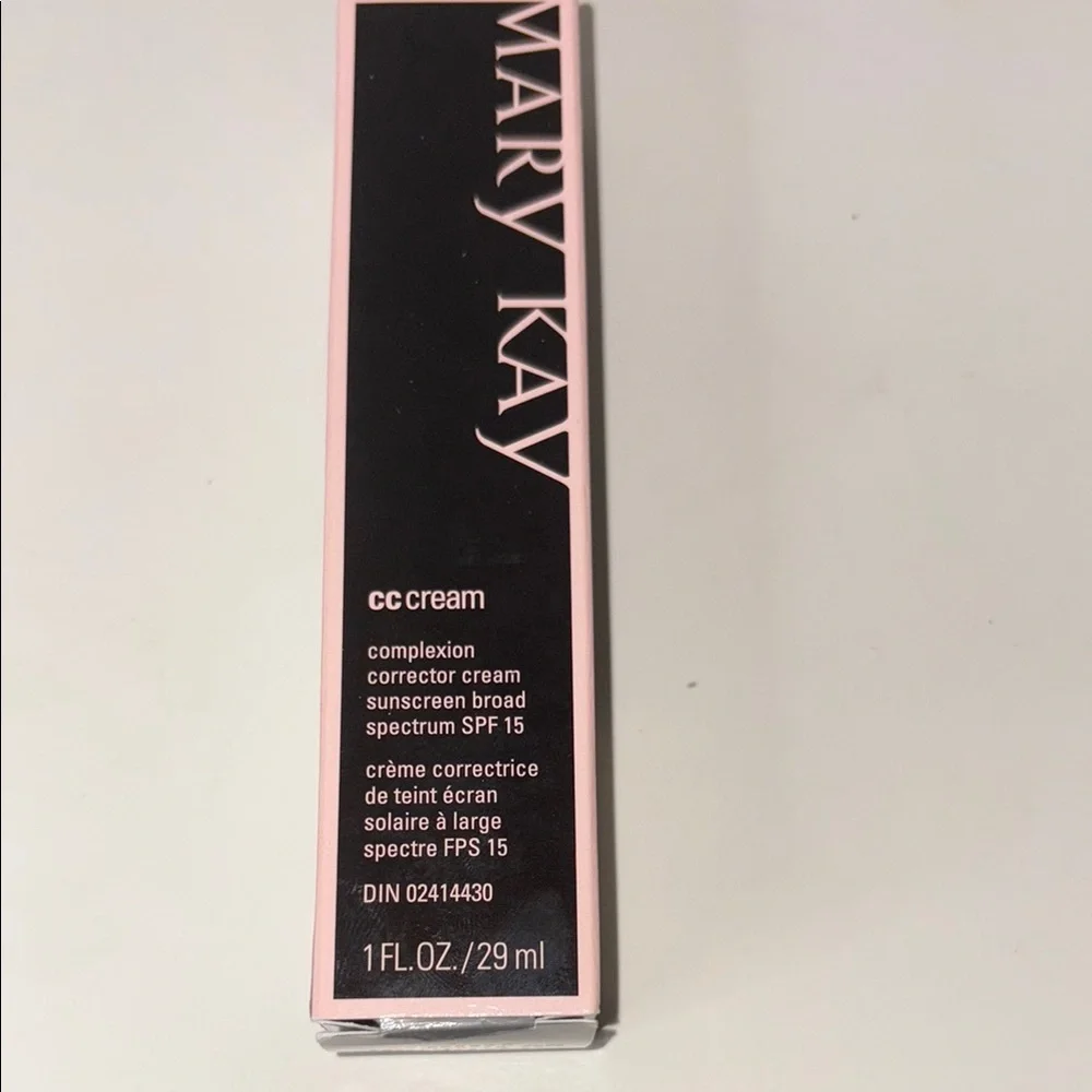 Mary Kay Brown Concealer Matte Finish - Picture 2 of 7
